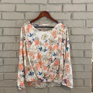 Colorful Floral Blouse 💙 🤍 💛 🍑